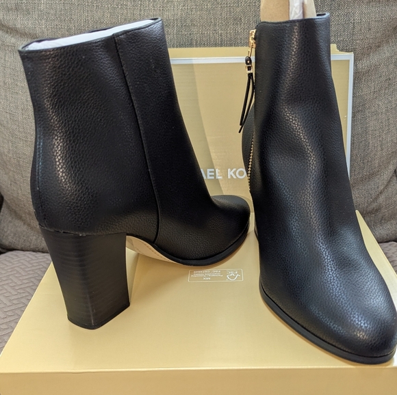 Michael Kors Britt Heel Booties NIB - Picture 1 of 6